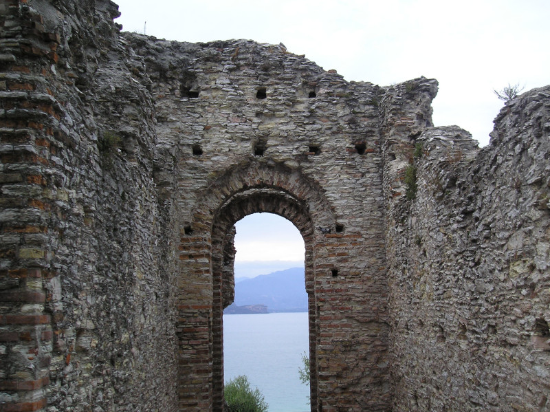 Grotte di Catullo: la Storia e il Lago di Garda