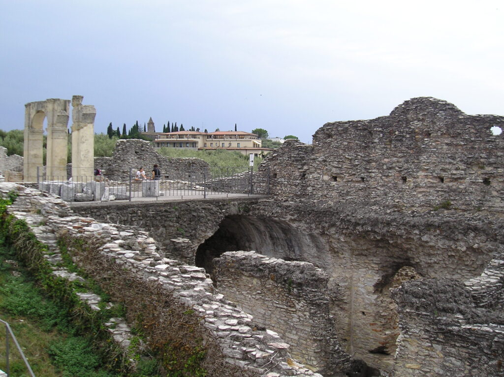 Grotte di Catullo: la Storia e il Lago di Garda