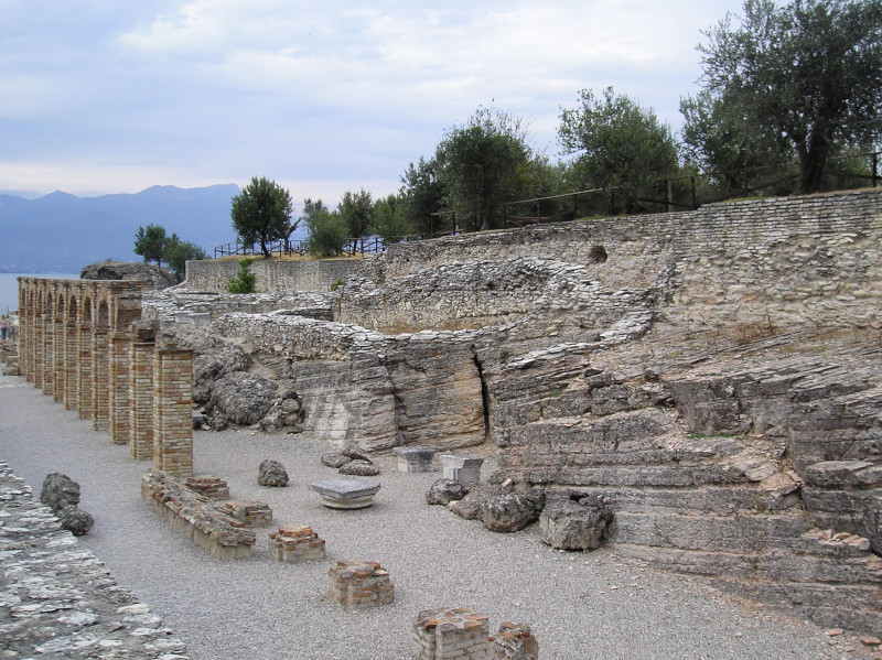 Grotte di Catullo: la Storia e il Lago di Garda