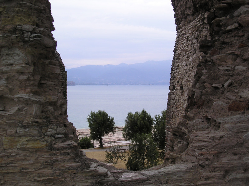 Grotte di Catullo: la Storia e il Lago di Garda